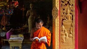 Capture the timeless beauty of Pak Beng’s Buddhist heritage